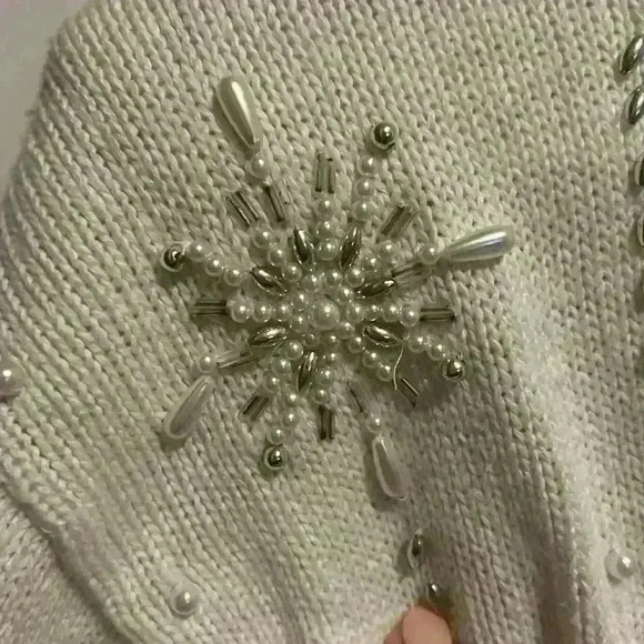 Vintage Shenanigans Christmas Snowflakes Pearl Beaded Christmas Sweater size S - Picture 7 of 12